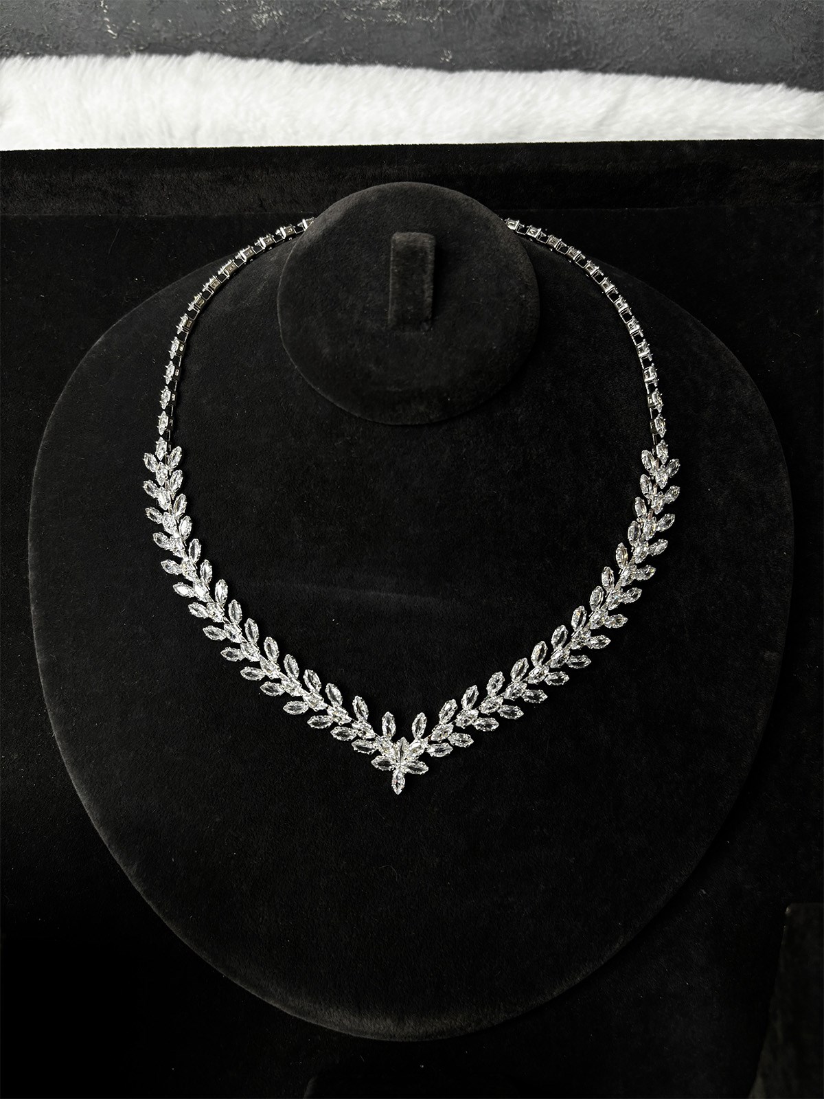 Gümüş Rengi Damla Model Zirkon Taşlı Kolye Küpe Bileklik Set Abiye Şık Takı