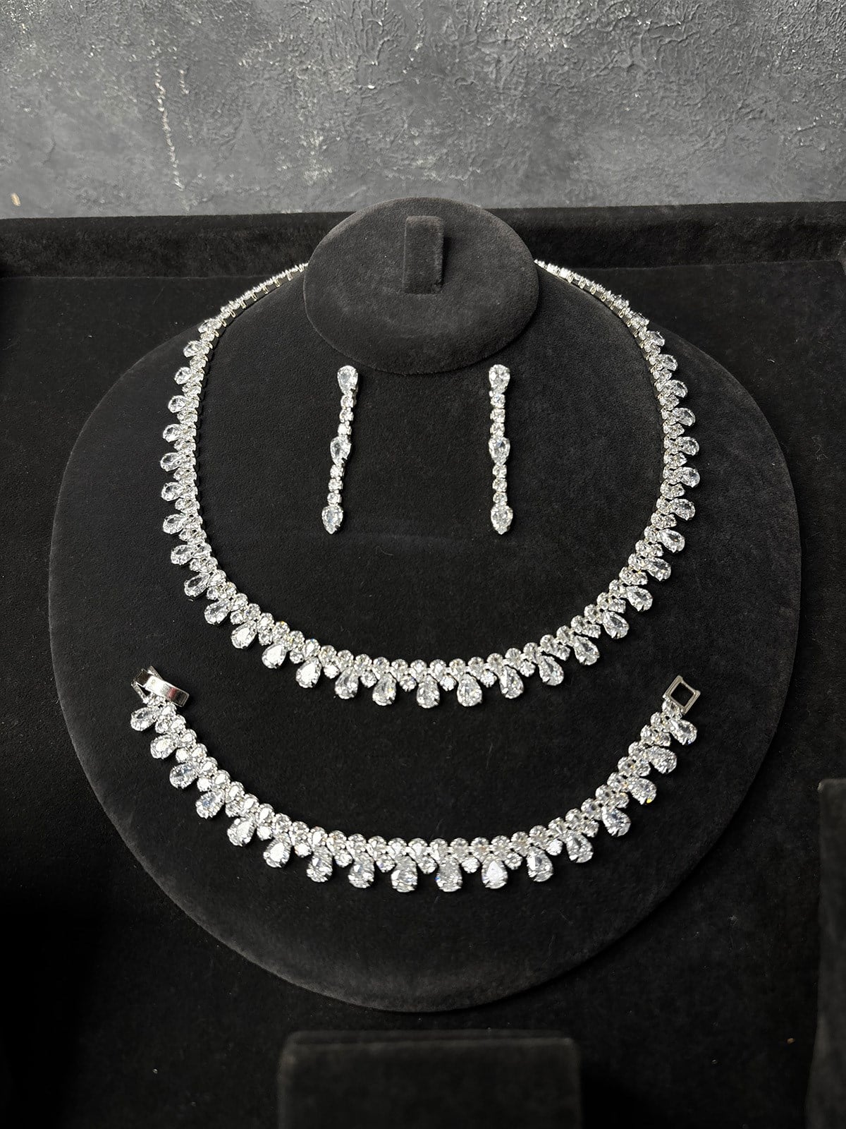 Gümüş Rengi Göz Alıcı Zirkon Kolye Küpe Bileklik 3lü Set / Takı Seti Abiye Düğün Takı