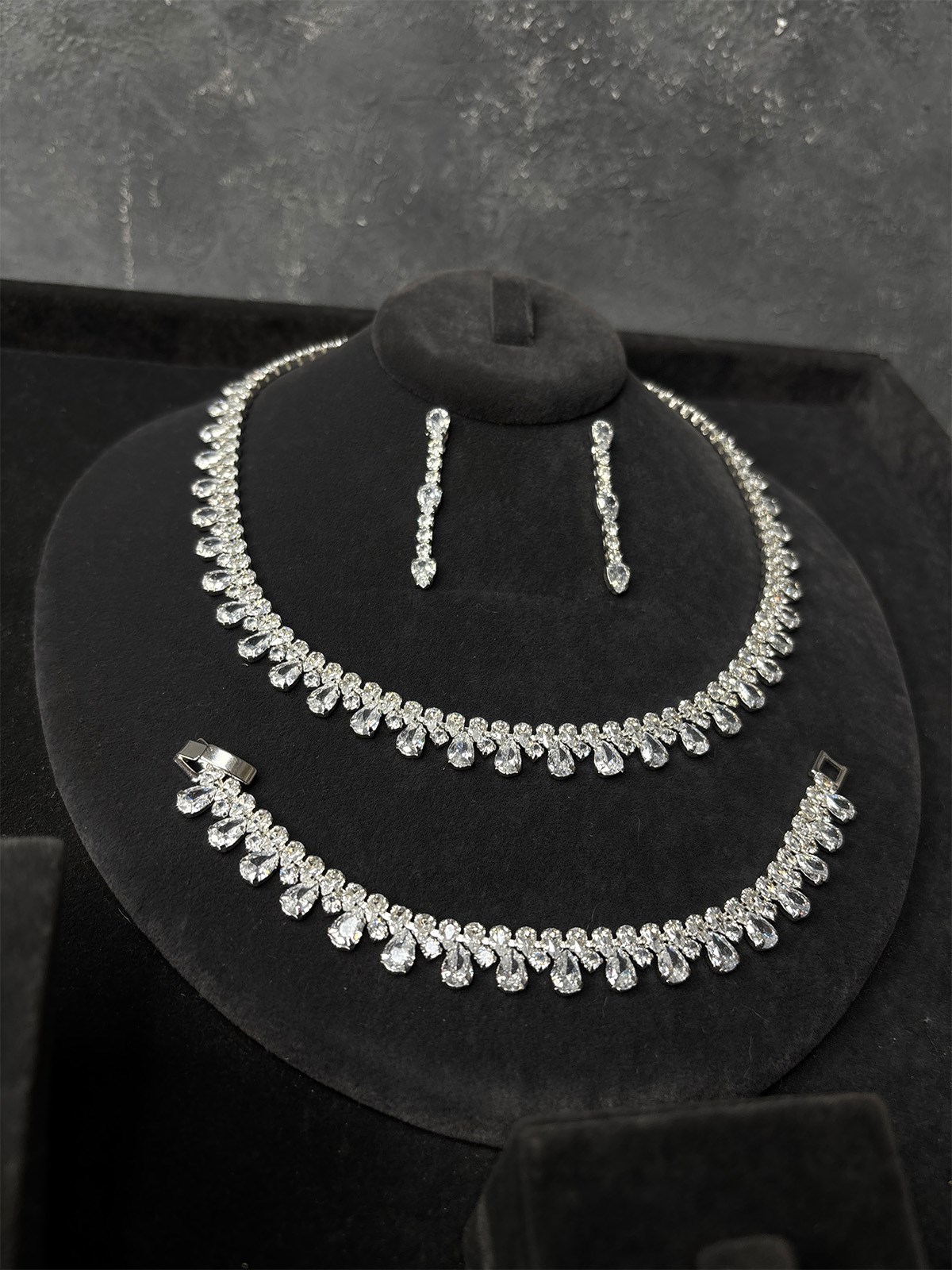 Gümüş Rengi Göz Alıcı Zirkon Kolye Küpe Bileklik 3lü Set / Takı Seti Abiye Düğün Takı