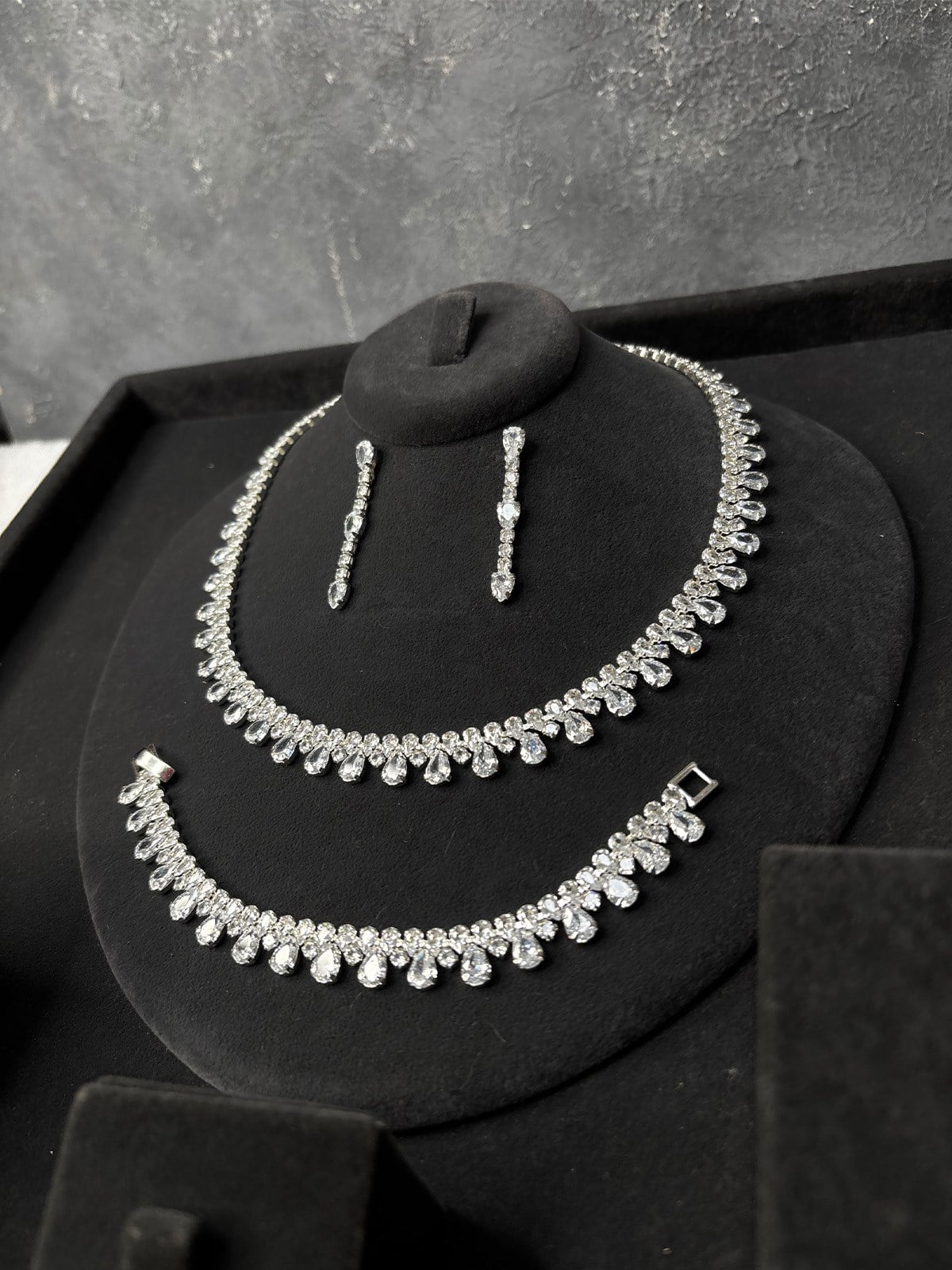 Gümüş Rengi Göz Alıcı Zirkon Kolye Küpe Bileklik 3lü Set / Takı Seti Abiye Düğün Takı