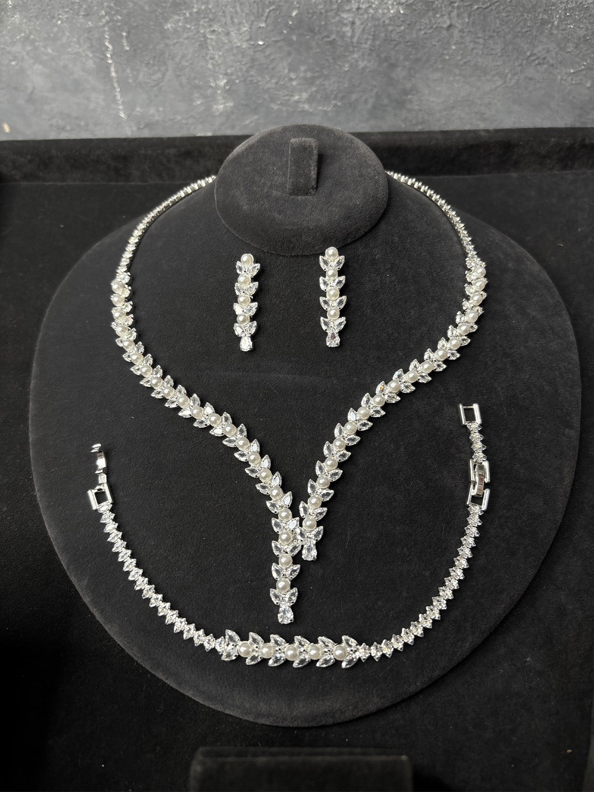Gümüş Rengi Göz Alıcı Zirkon Taşlı Kolye Küpe Bileklik 3lü Set / Takı Seti Gelin Abiye Takı