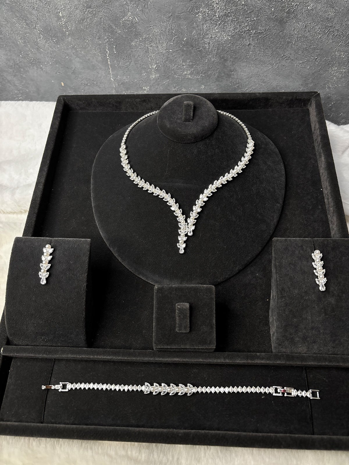 Gümüş Rengi Göz Alıcı Zirkon Taşlı Kolye Küpe Bileklik 3lü Set / Takı Seti Gelin Abiye Takı