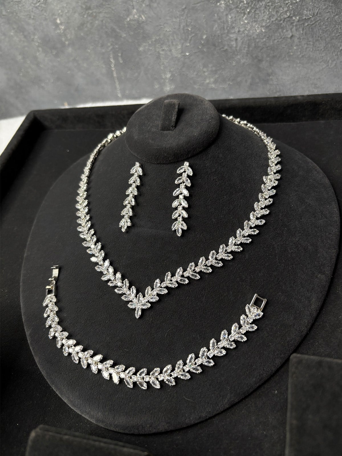 Gümüş Rengi Modern Zirkon Kolye Küpe Bileklik Set Şık 3lü Set / Takı Seti Abiye Gelin Takı
