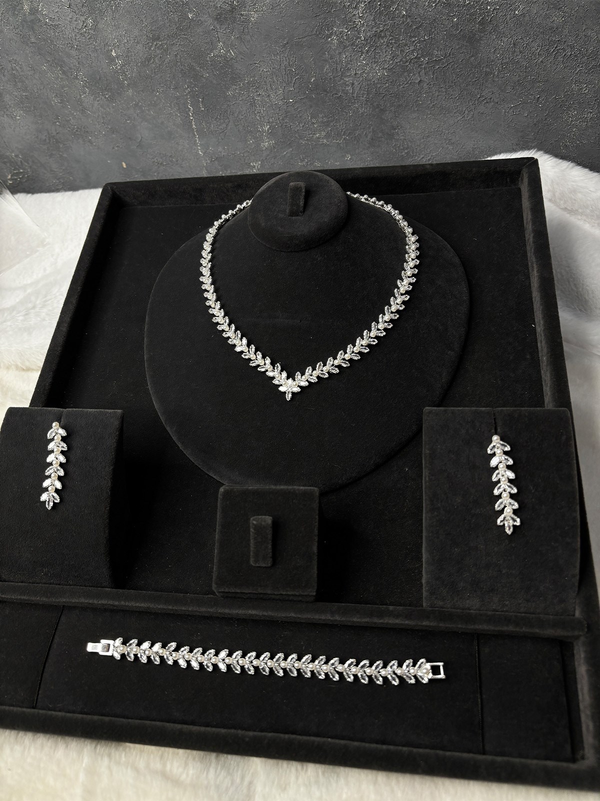 Gümüş Rengi Premium Zirkon Taşlı Kolye Küpe Bileklik Set Lüks Davet Takı
