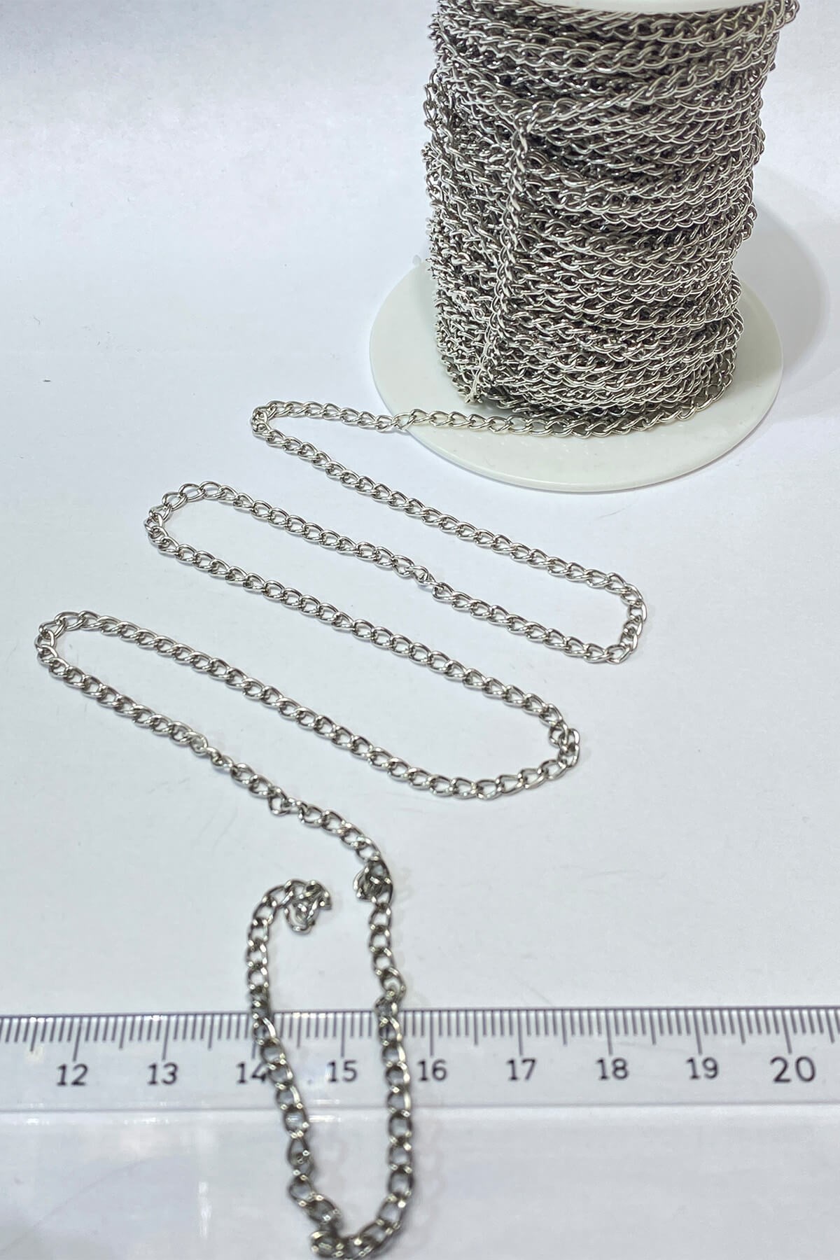 Gümüş Renk Yassı Metal Kolye Zinciri 10 Mt