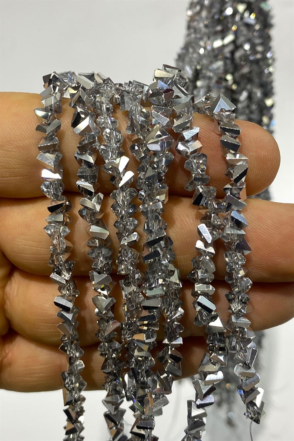 Gümüş Üçgen Kesim Parlak Kristal Boncuk 6 mm