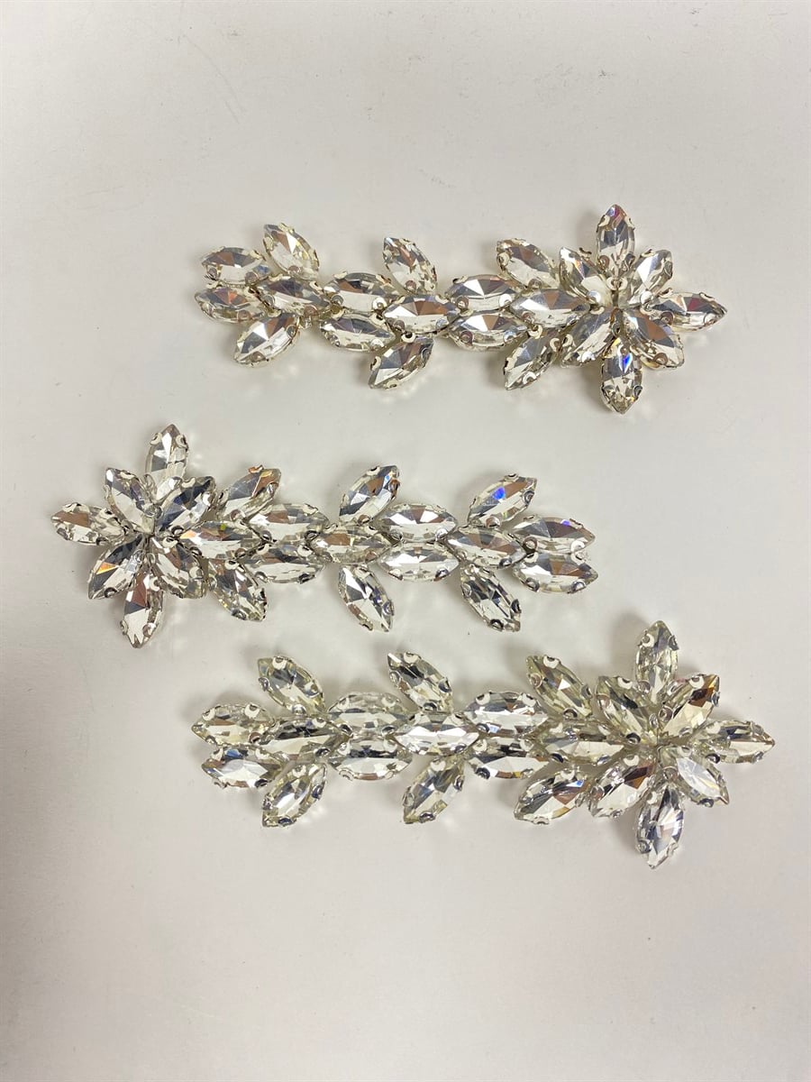 Silver Leaf Pattern Shuttle Glass Applique Stone Motif