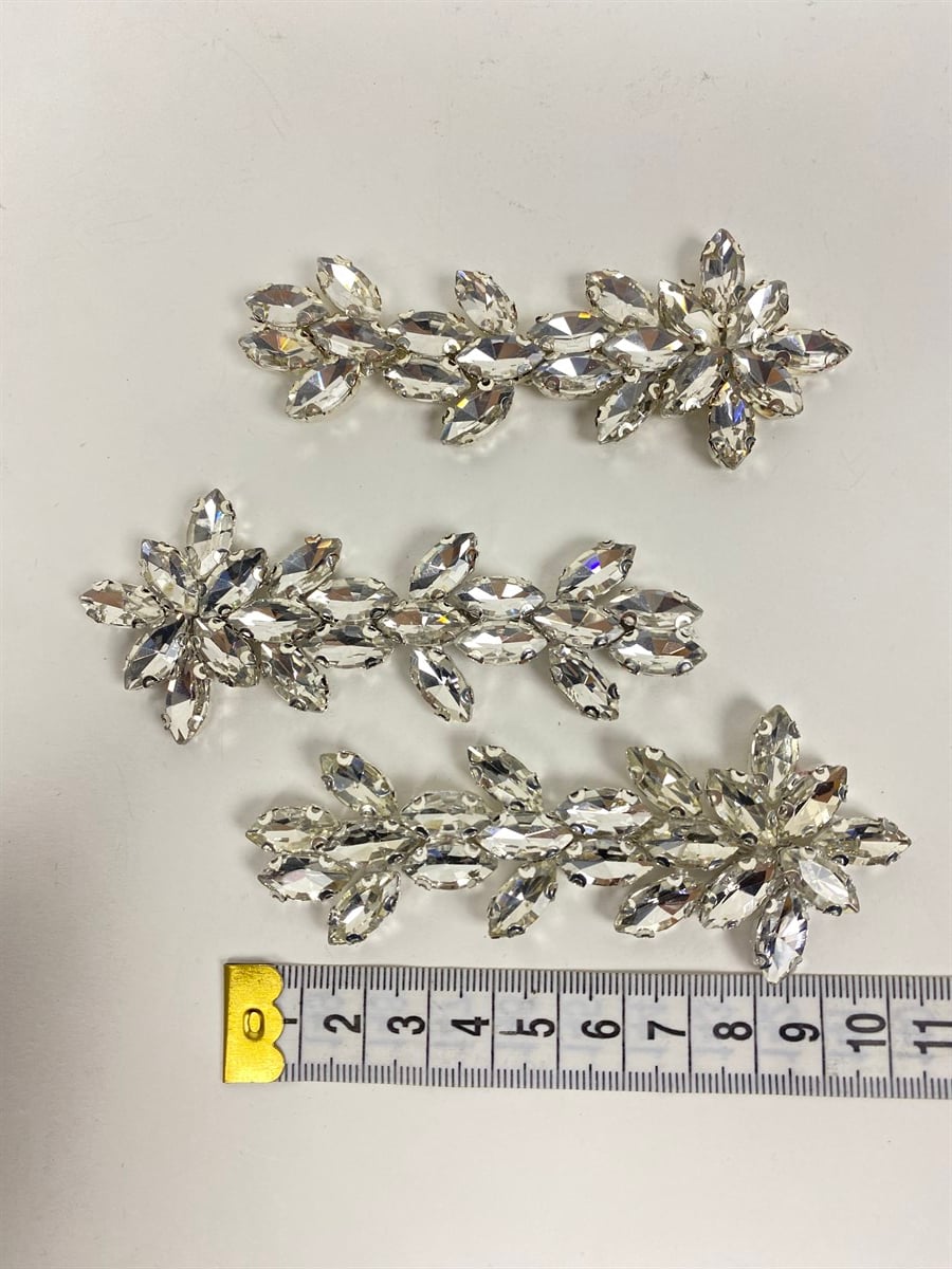 Silver Leaf Pattern Shuttle Glass Applique Stone Motif