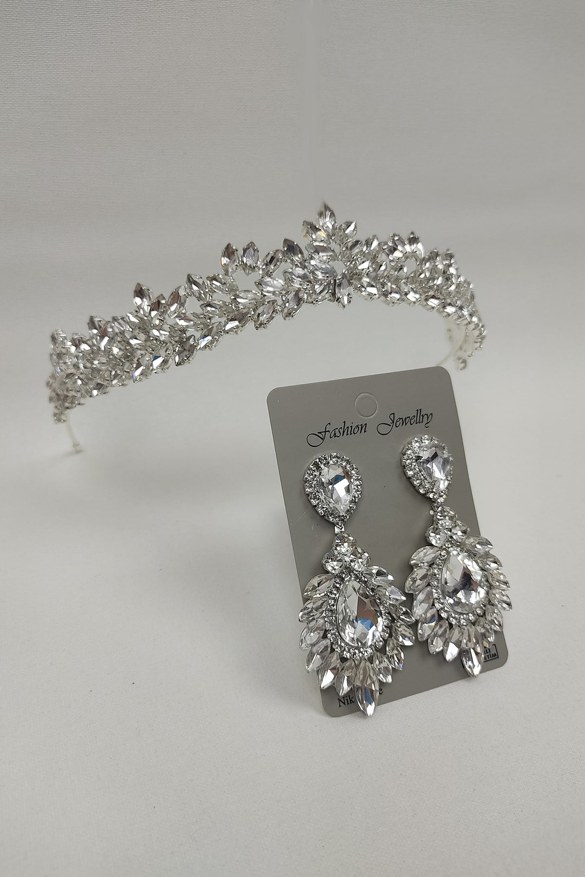 Dream Model Model Bridal Crown And Drop Stud Earrings