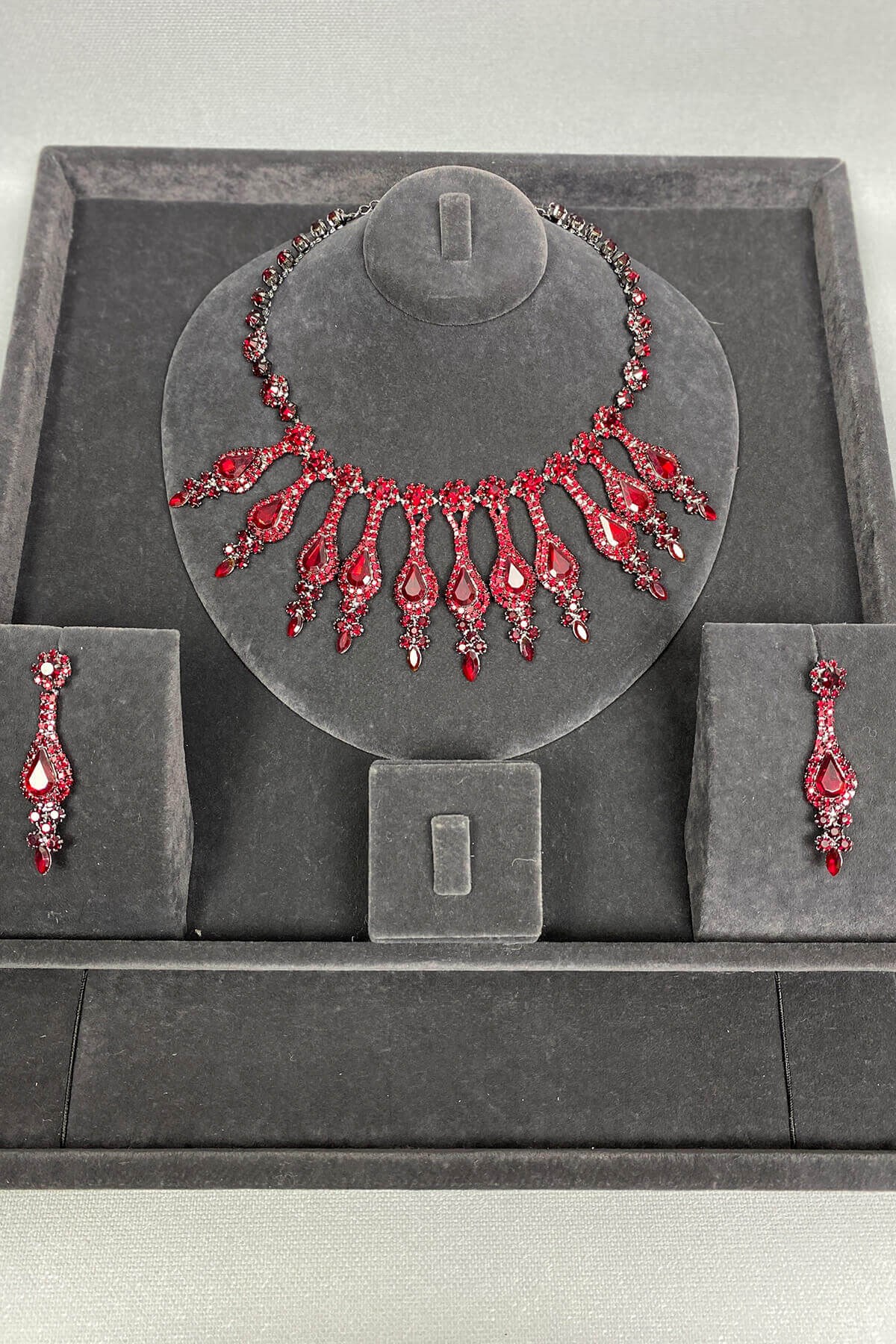 Henna Stone Evening Dress Necklace Earring Set Claret Red
