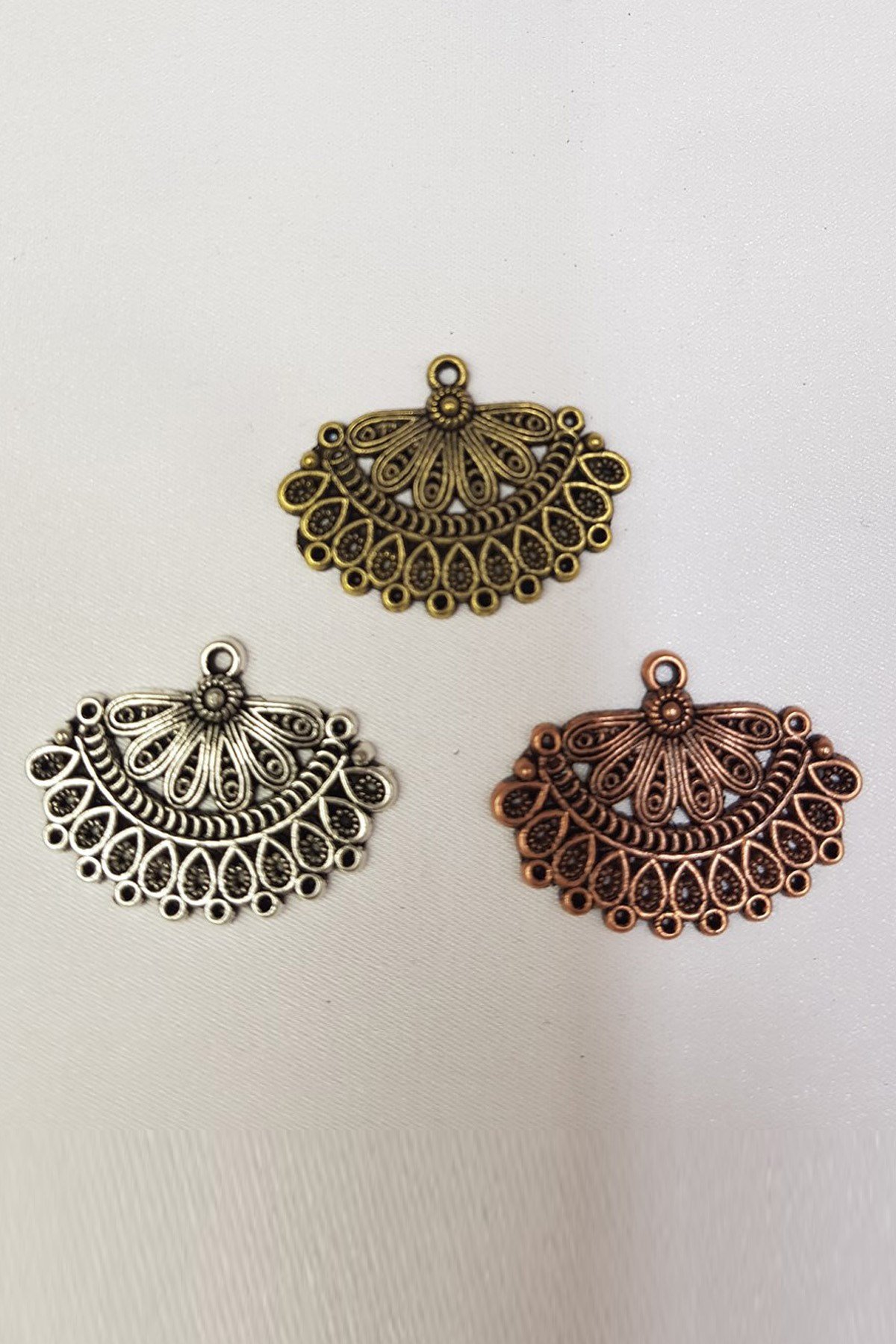 جهاز إبرة قلادة الدانتيل