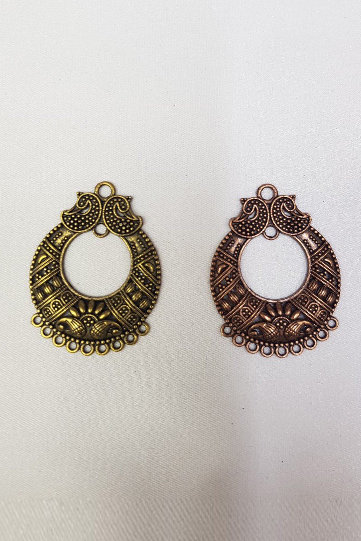Needle Lace and Scarf Jewelry Apparatus