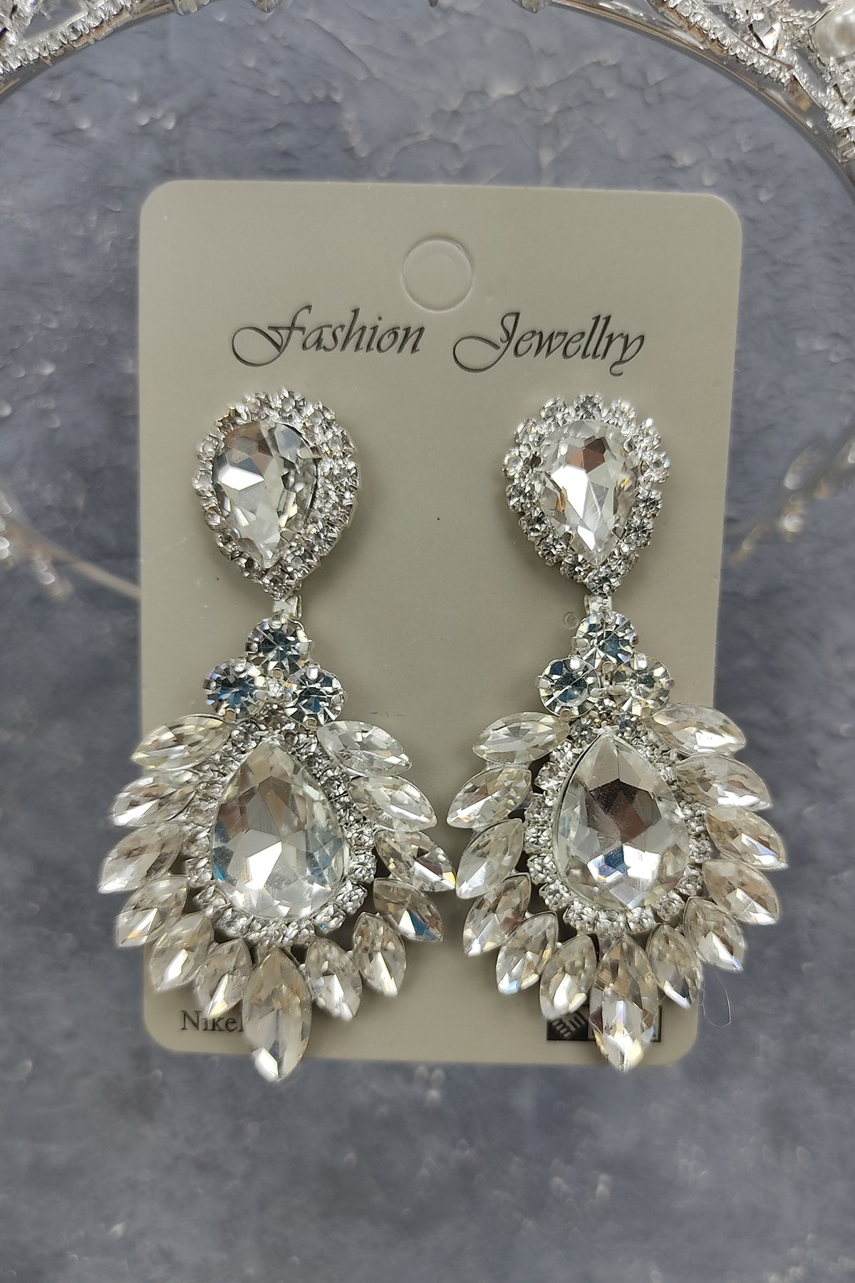 Pearl Jabbah Model Bridal Crown And Drop Stud Earrings