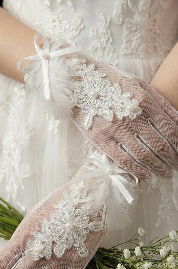 Isabella Off-White Lace Feathered Pearl Detail Evening Gloves