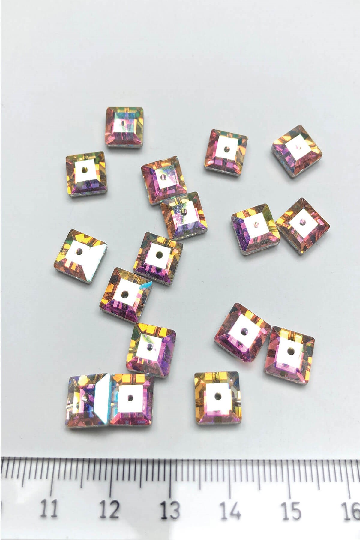 Janjanlı Kare Dikme Kristal Sworovski boncuk 25 Adet