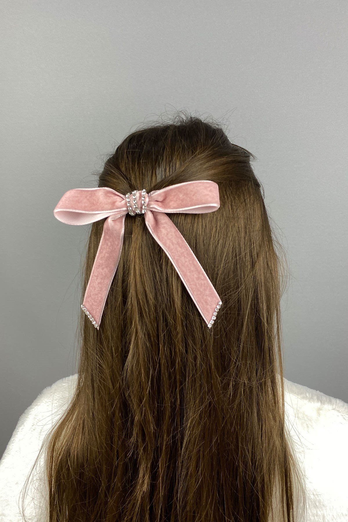 الشريط المخملية ومشبك الشعر القوس الحجر