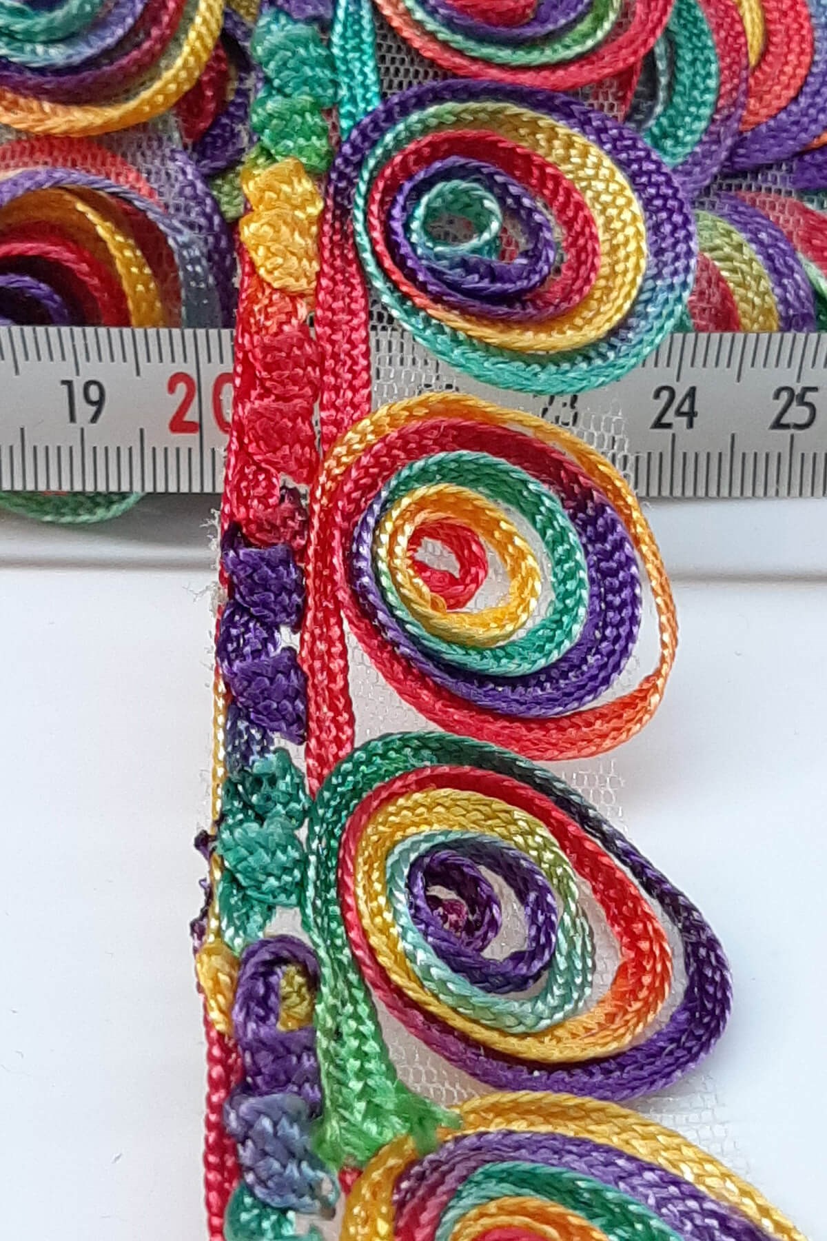 Kenar Sarmal Desenli Antik Şerit Güpür