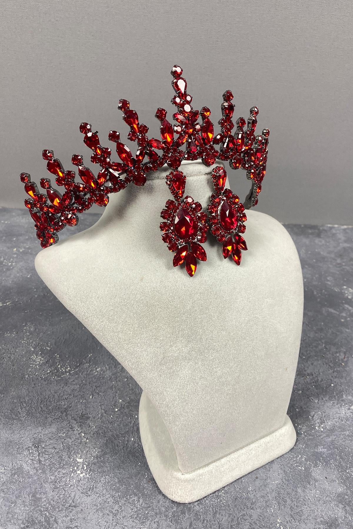 Red Cooker Bridal Henna Crown And Stud Earrings