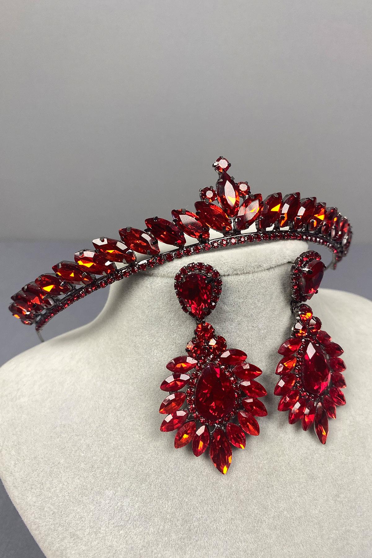 مجموعة تاج الحناء للزفاف من Red Ece وأقراط مكوكية
