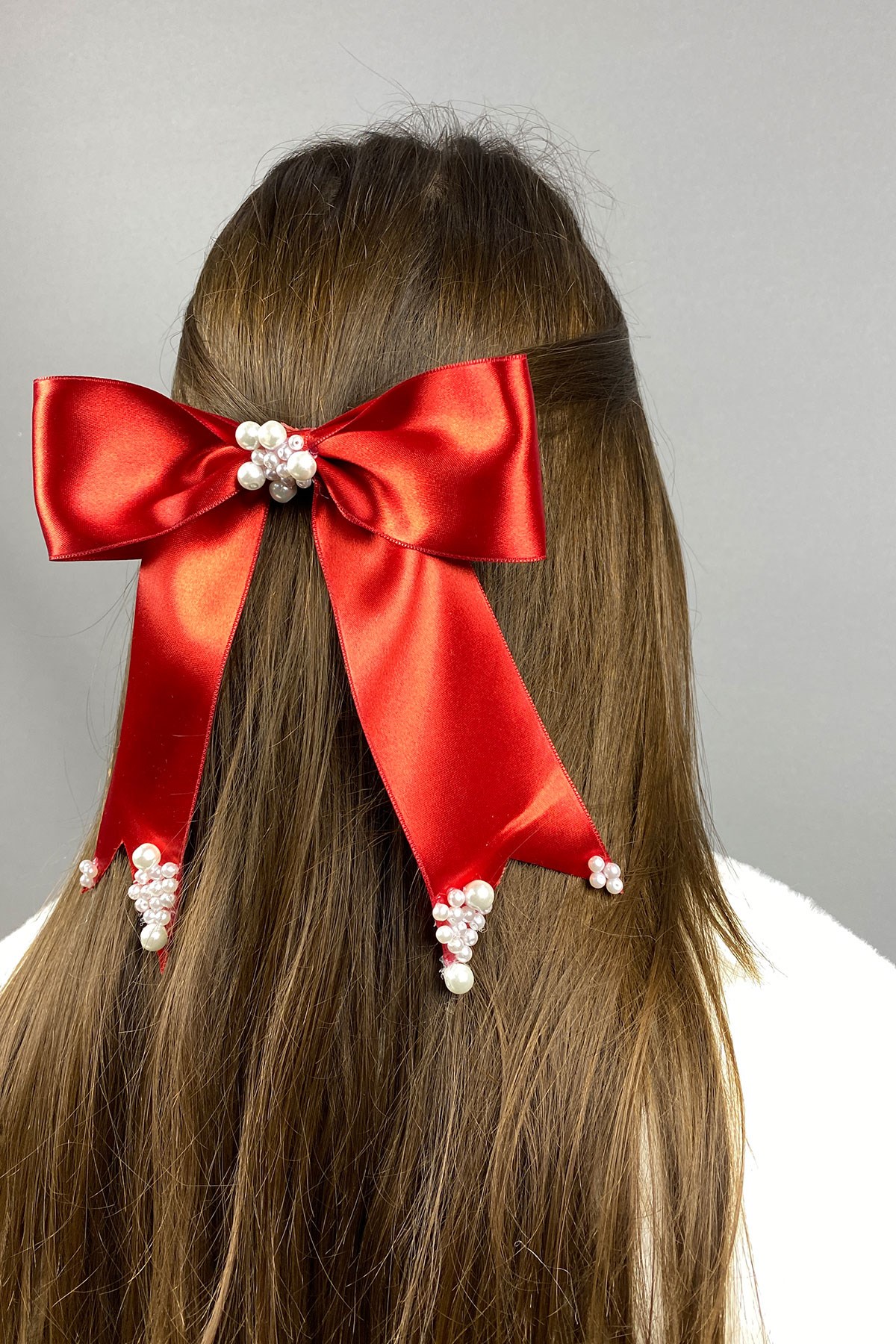 مشبك شعر بتصميم لؤلؤي أحمر