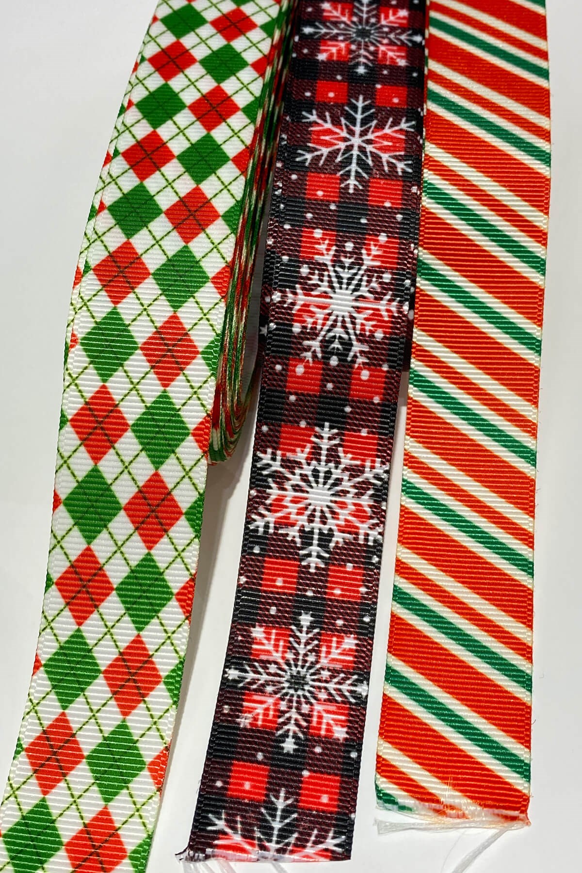 Kırmızı Kartanesi ve Çizgili Yılbaşı Kurdelesi 2,5 cm 30 mt Yeşil