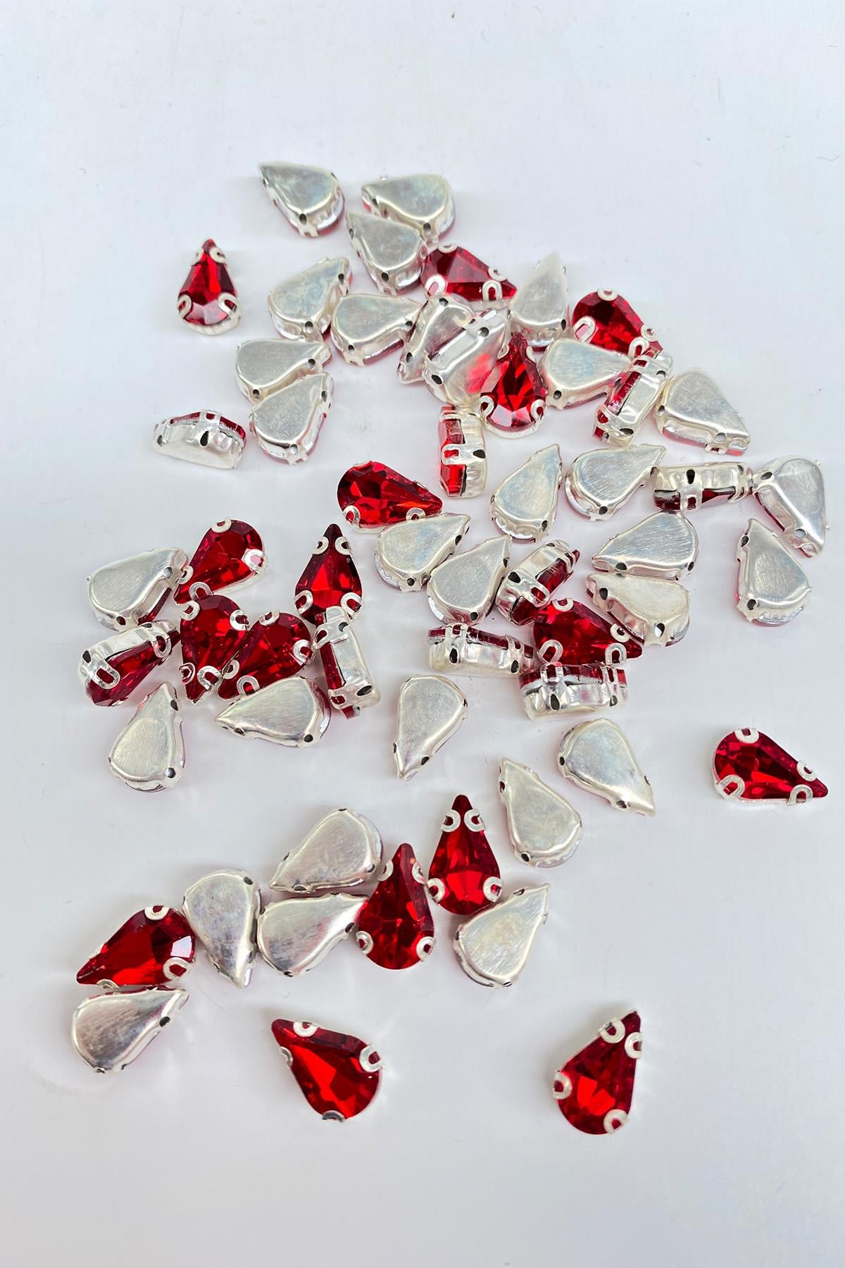 Red Case Strut Bright Glass Drop Beads 10 Pieces