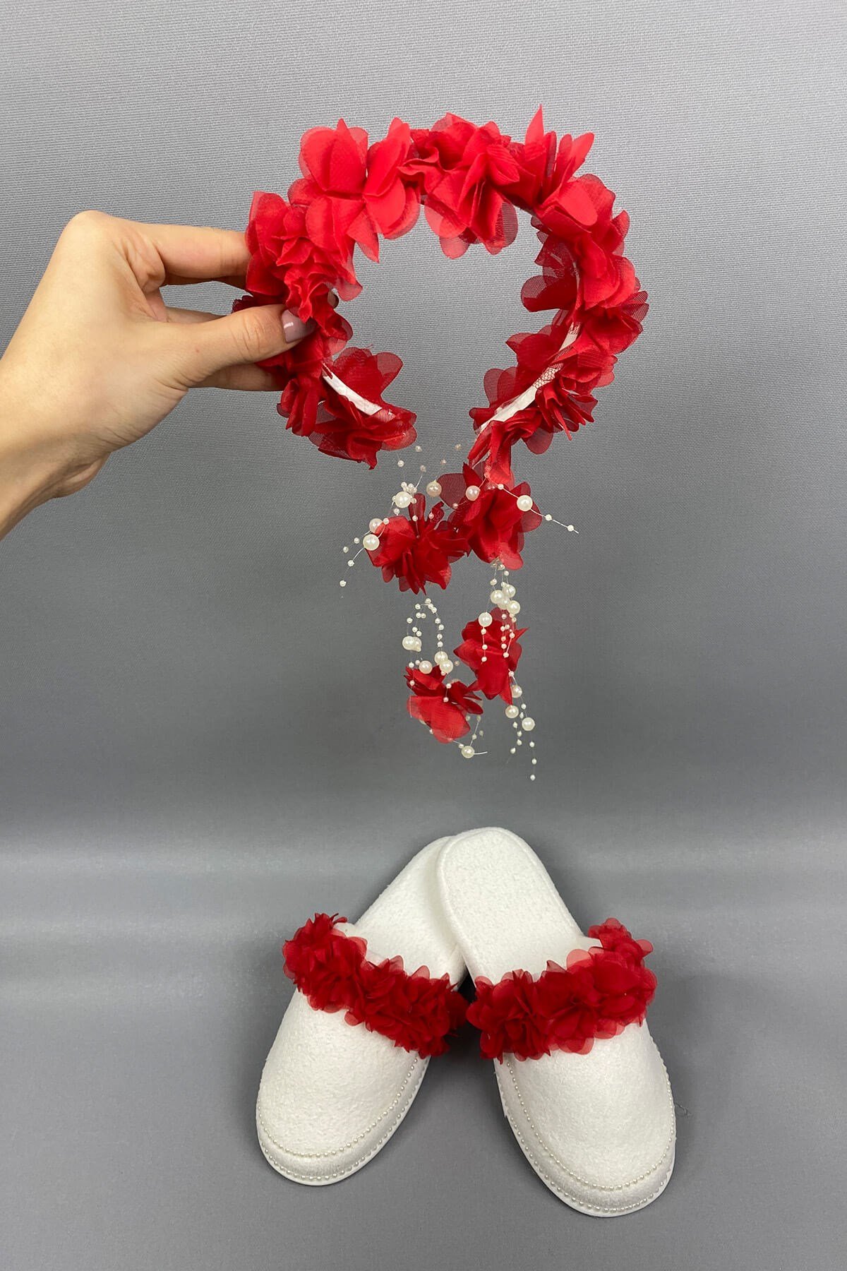 Kırmızı Lazer Çiçekli İncili Taç ve Lohusa Terlik Seti