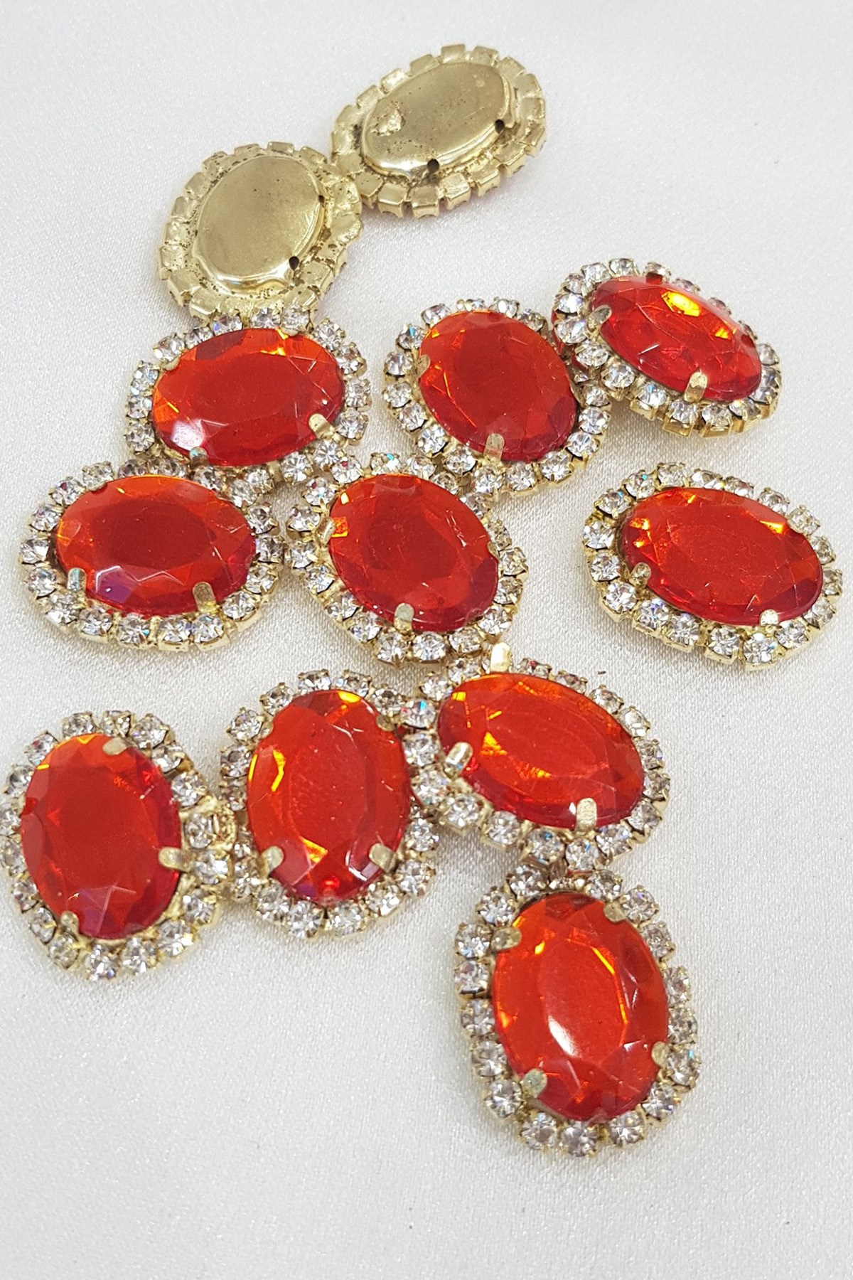 Red Oval Cased Stud Stone 1 pcs
