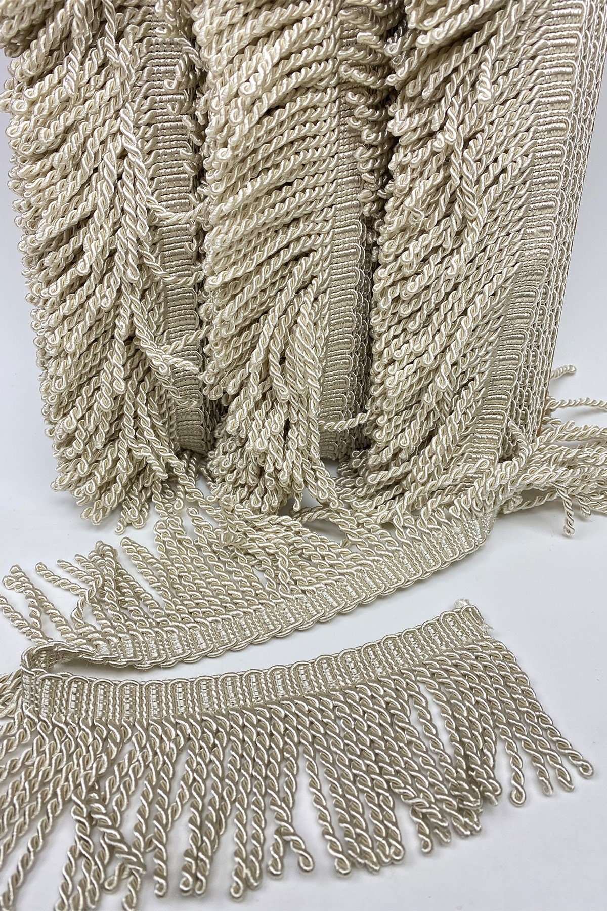 Krem Bulyon Saçak Püskül