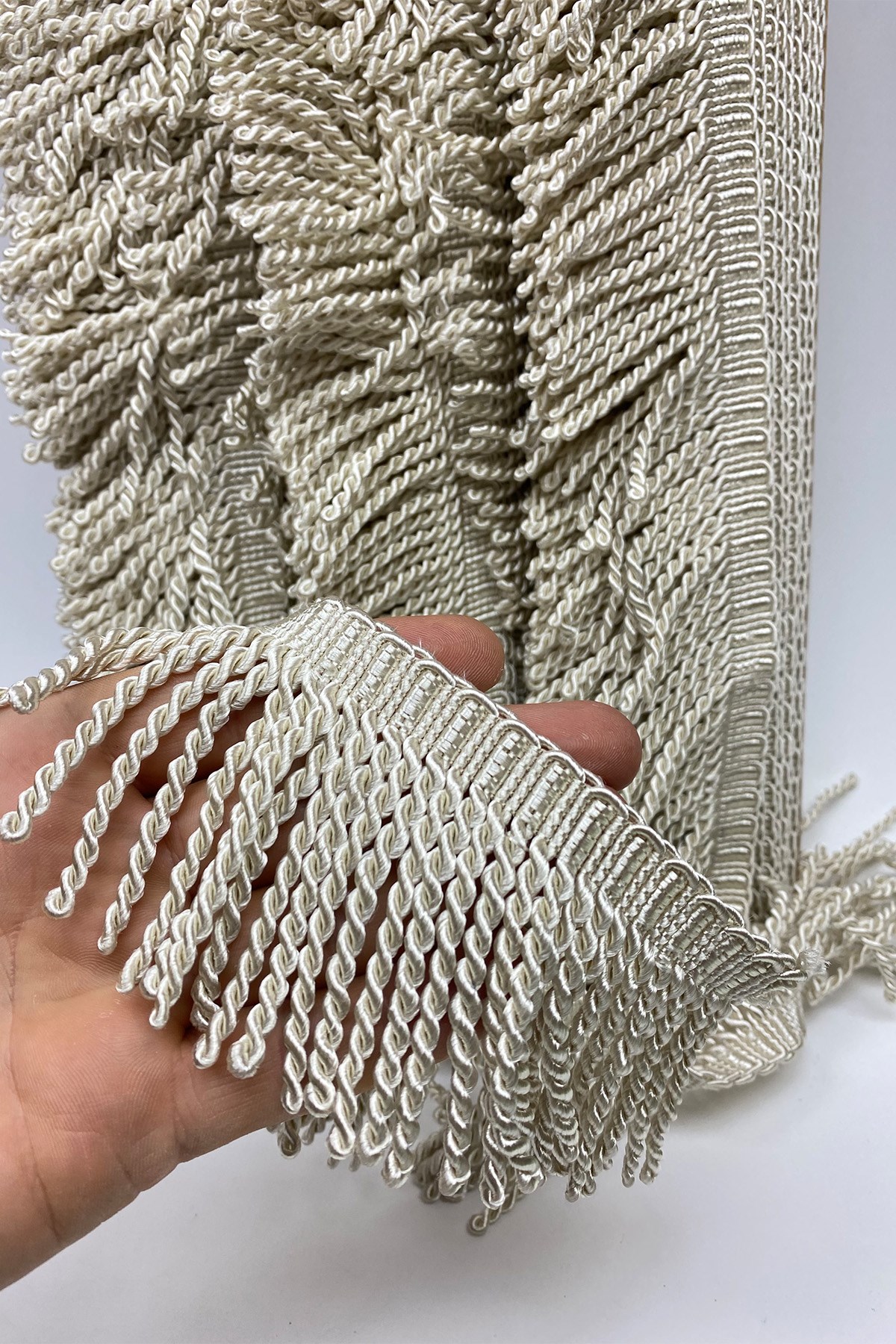 Krem Bulyon Saçak Püskül