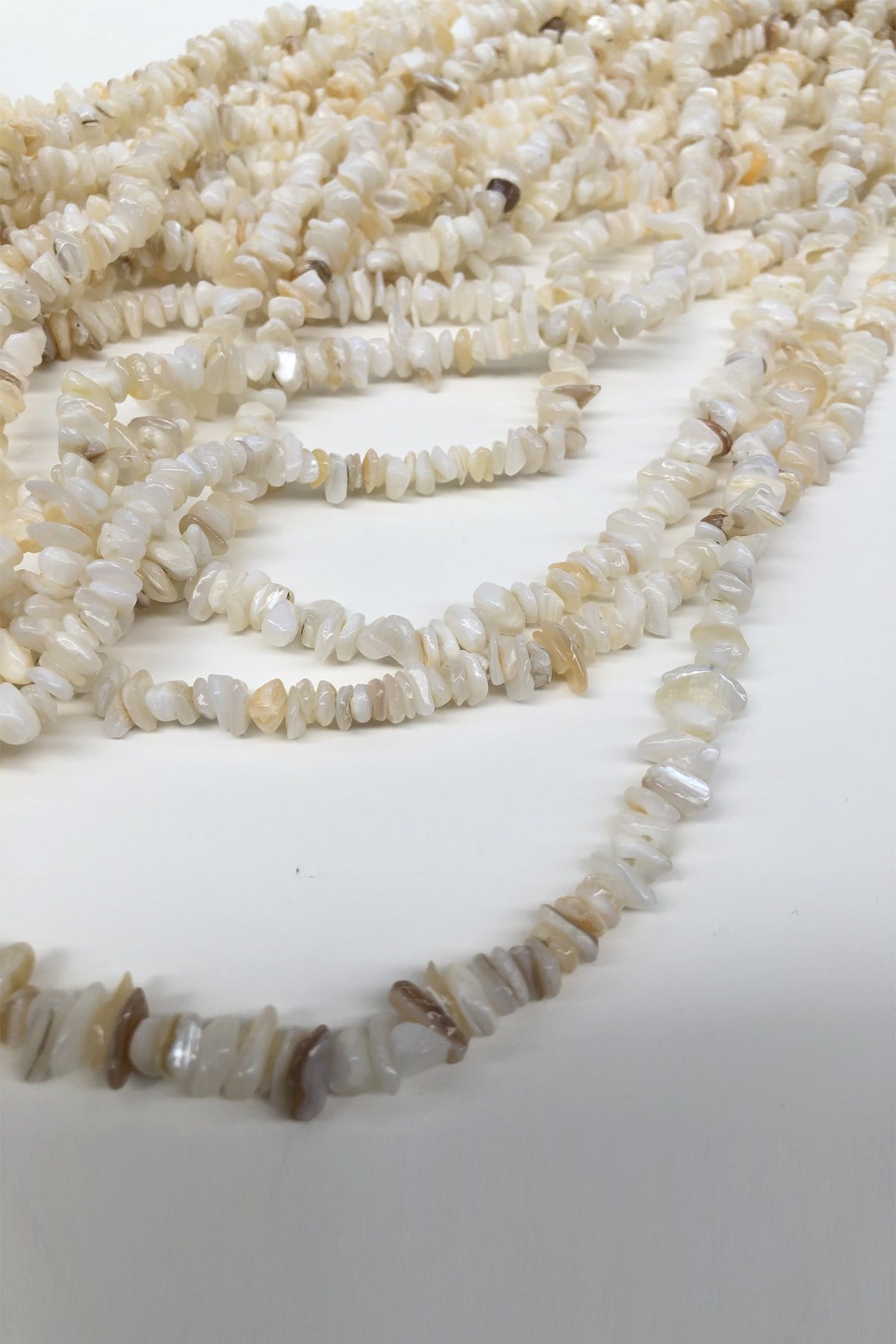 Krem Çakıl Taşı Boncuk