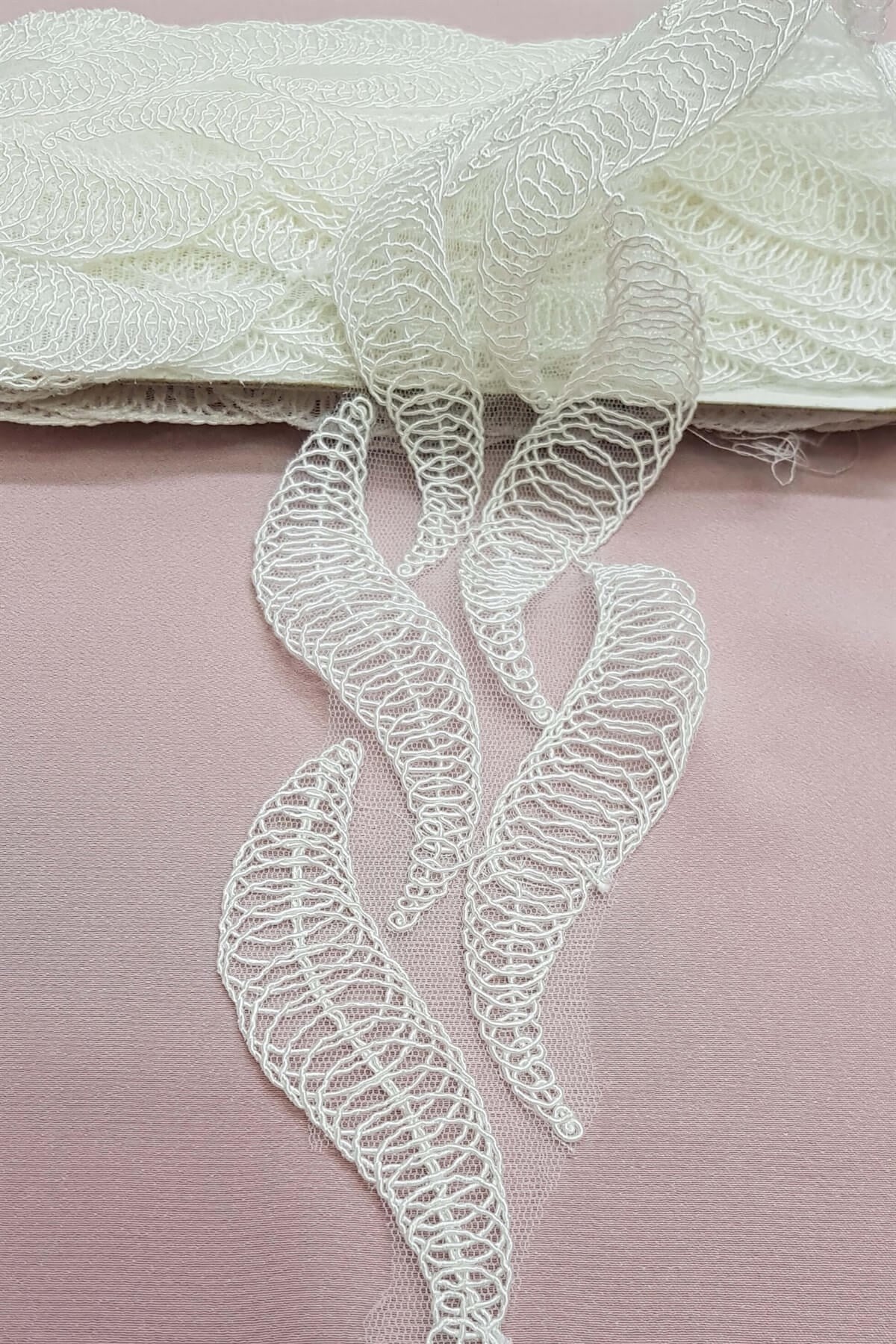 Cream Guipure Intermediate Lace