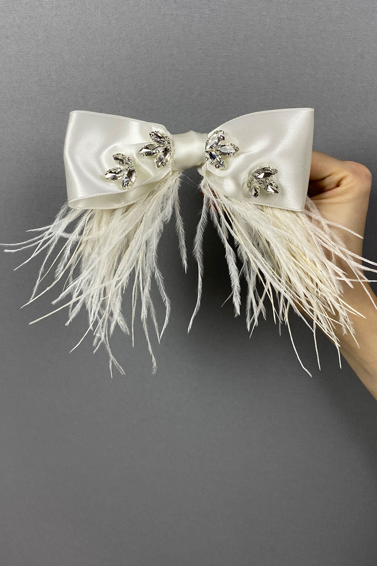 Cream Shiny Stone Feathered Bow Hairpin Accessory