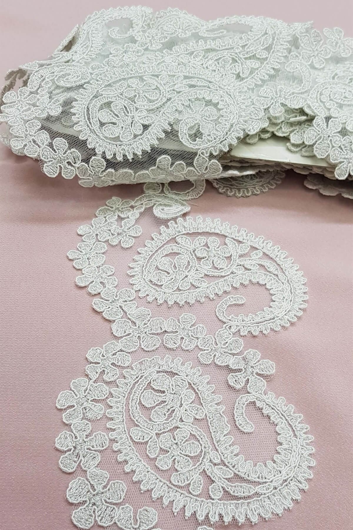 Cream Shawl Pattern French Guipure Lace