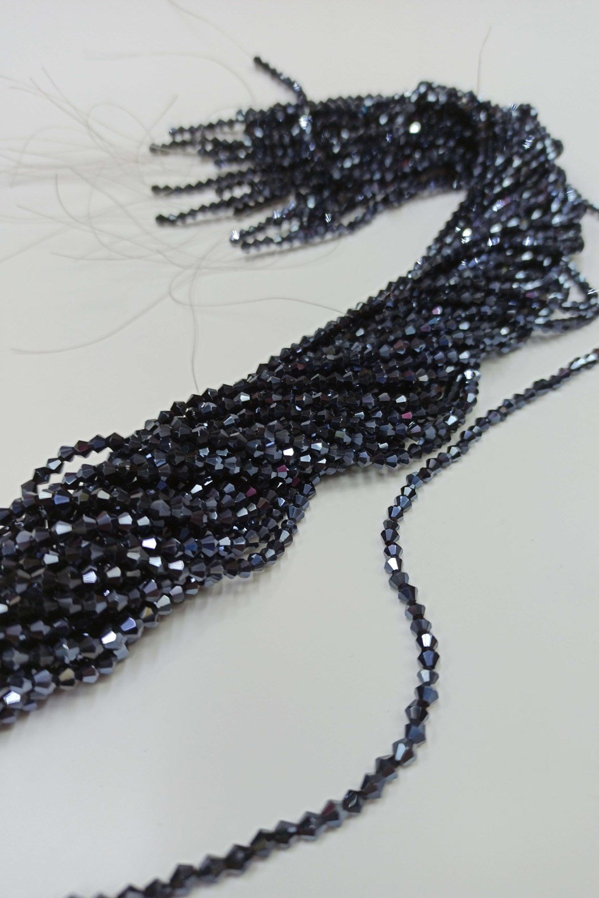 Kristal Boncuk Piramit 4 mm