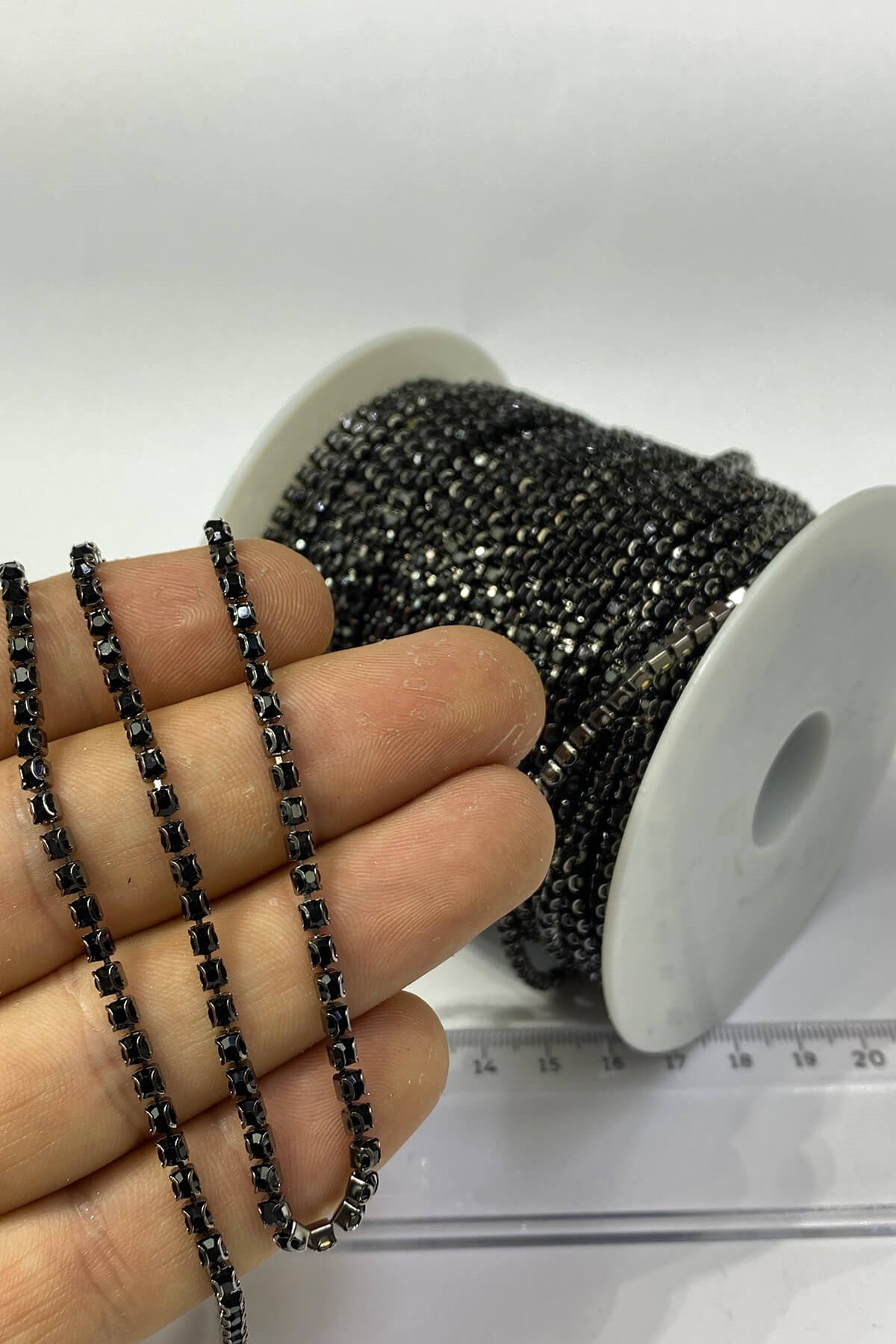 Kristal Taşlı Siyah Metal Yuvalı Şerit 12 mm 5 metre