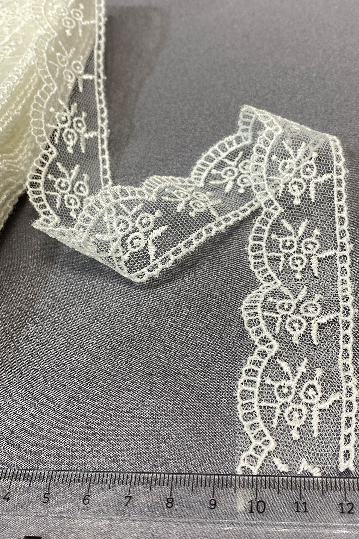 Small Floral Edge Guipure Lace Scallop 9 mt