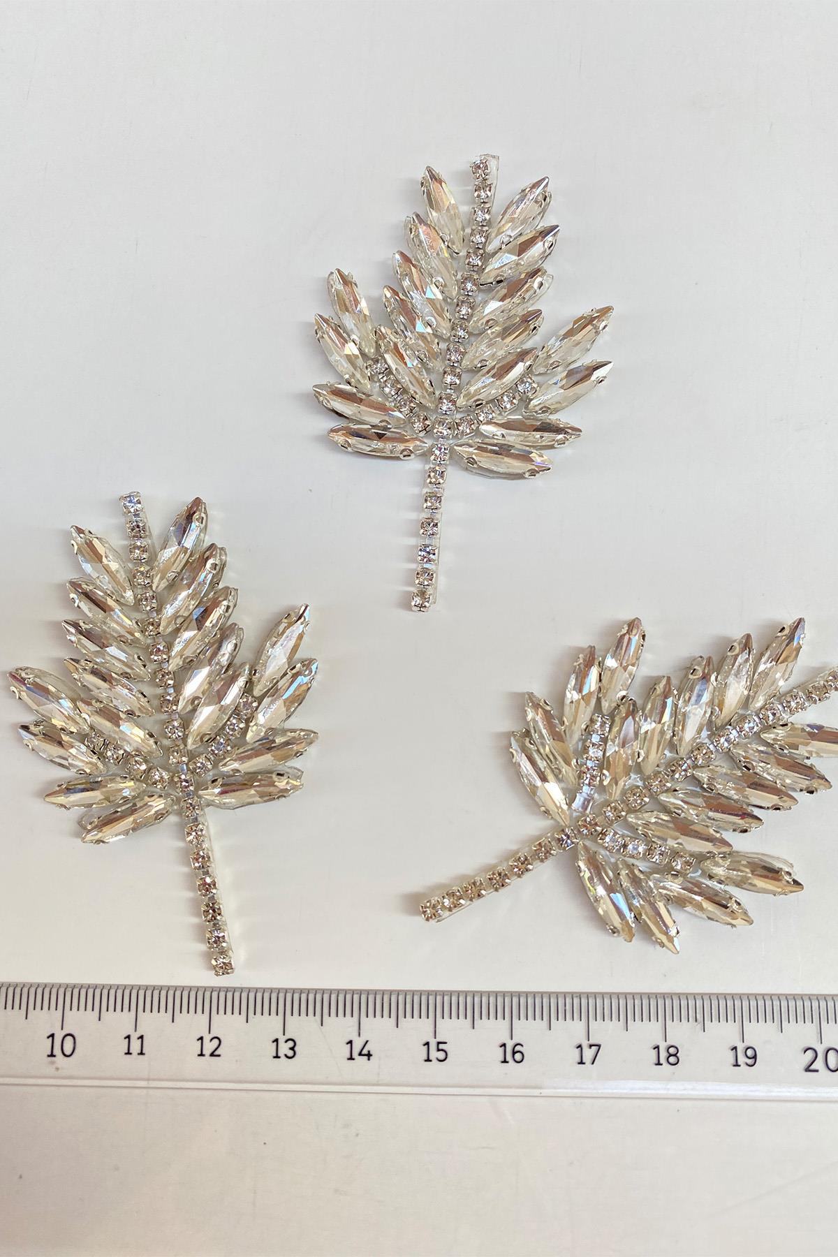 Küçük Yaprak Desenli Ütüyle Yapışan Parlak Taşlı Aplik