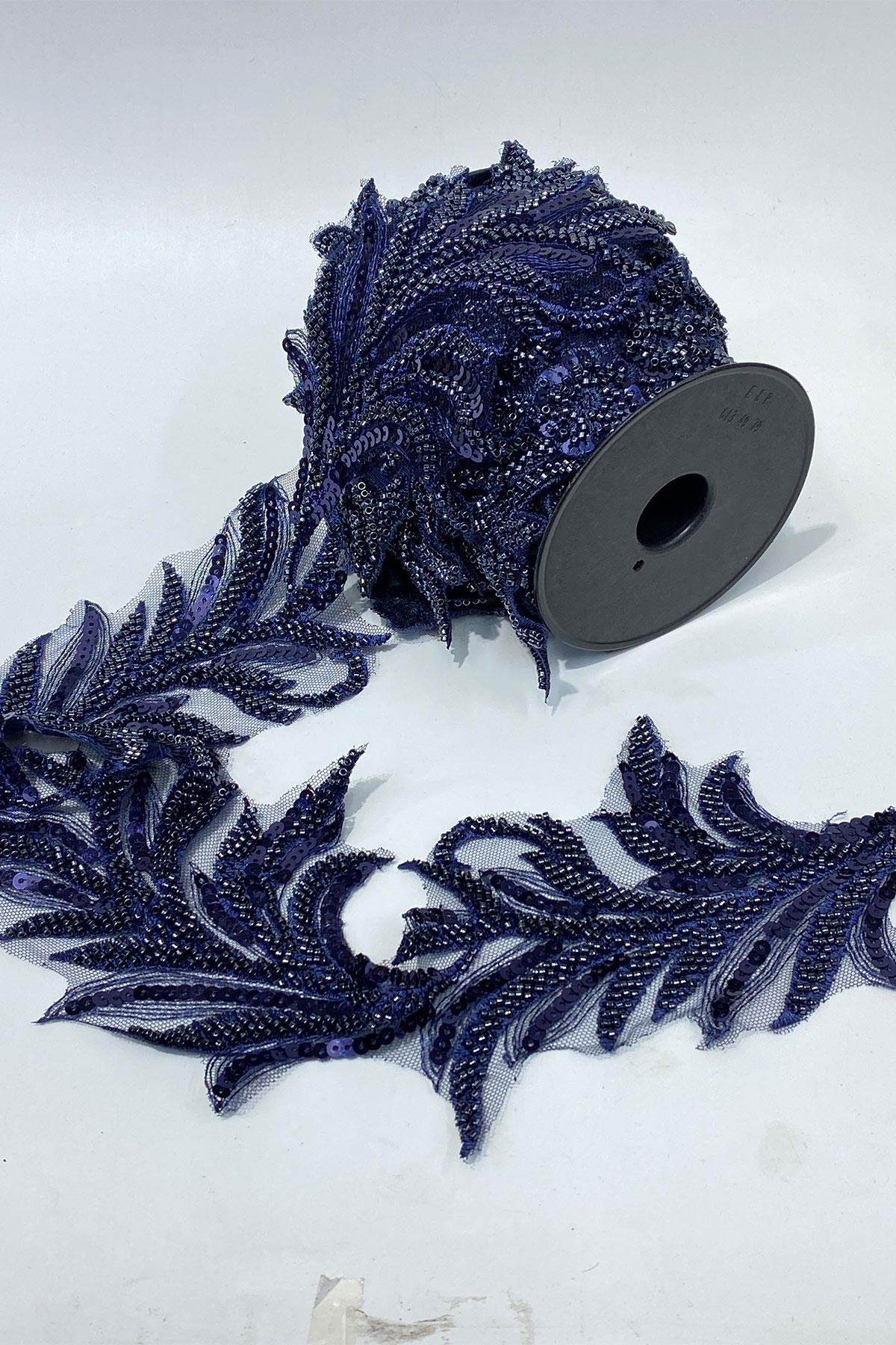 Lacivert Boncuk İşlemeli Yaprak Desenli Geniş Şerit Aplik 1 Metre