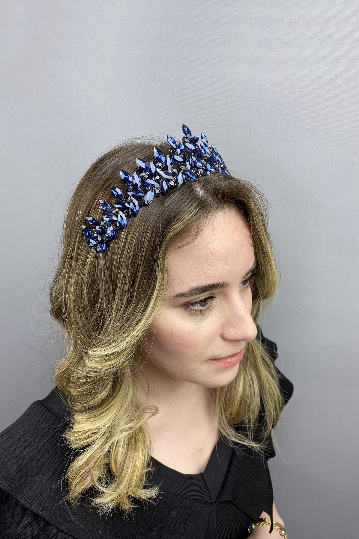 الأزرق الداكن Subra Model Wedding Henna Crown