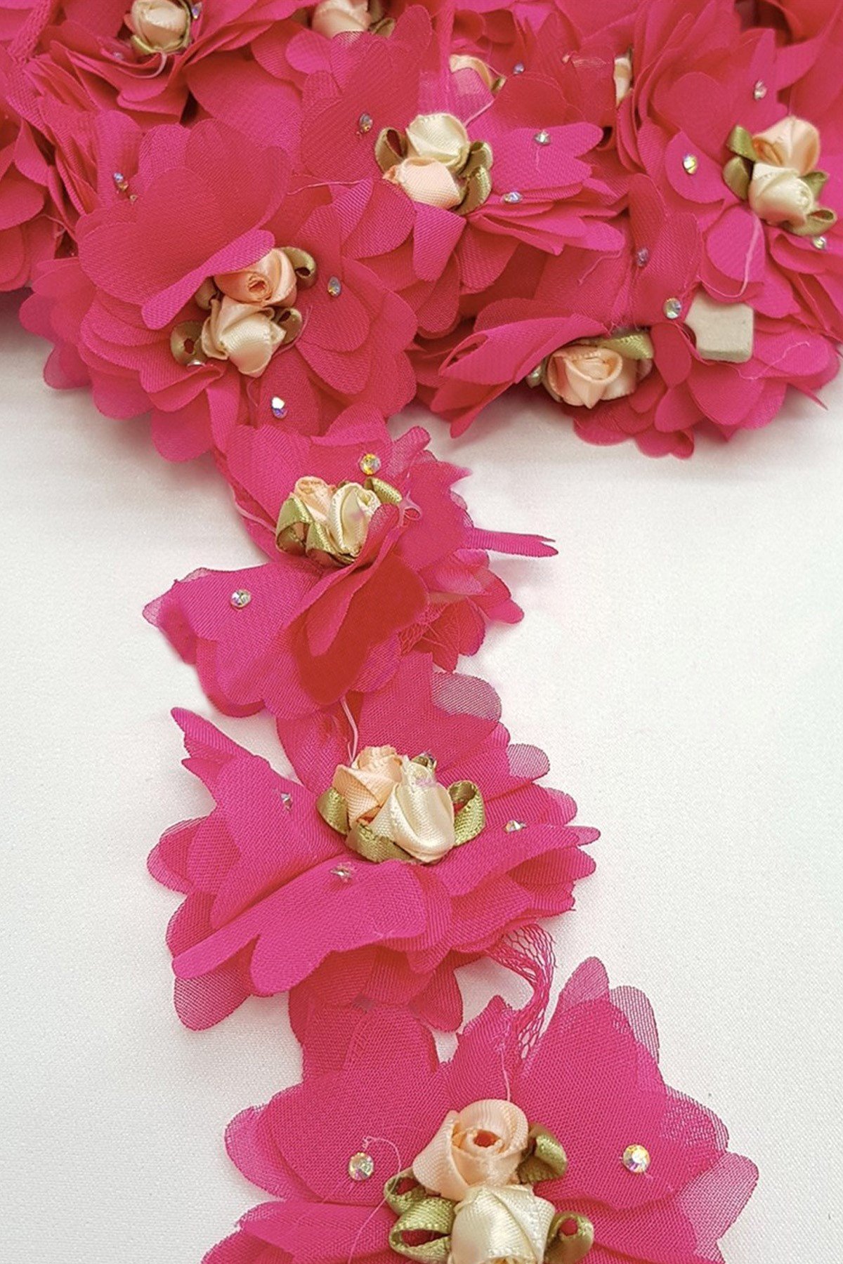 Lazer Kesim Saten Çiçekli Şerit