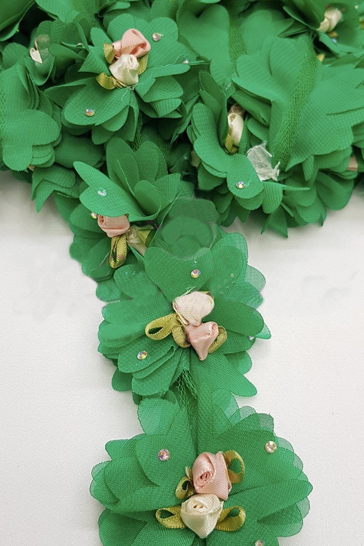 Lazer Kesim Saten Çiçekli Şerit