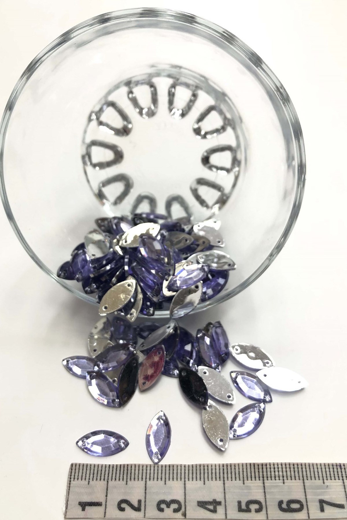 Lilac Shuttle Plastic Stud Stone 20 gr