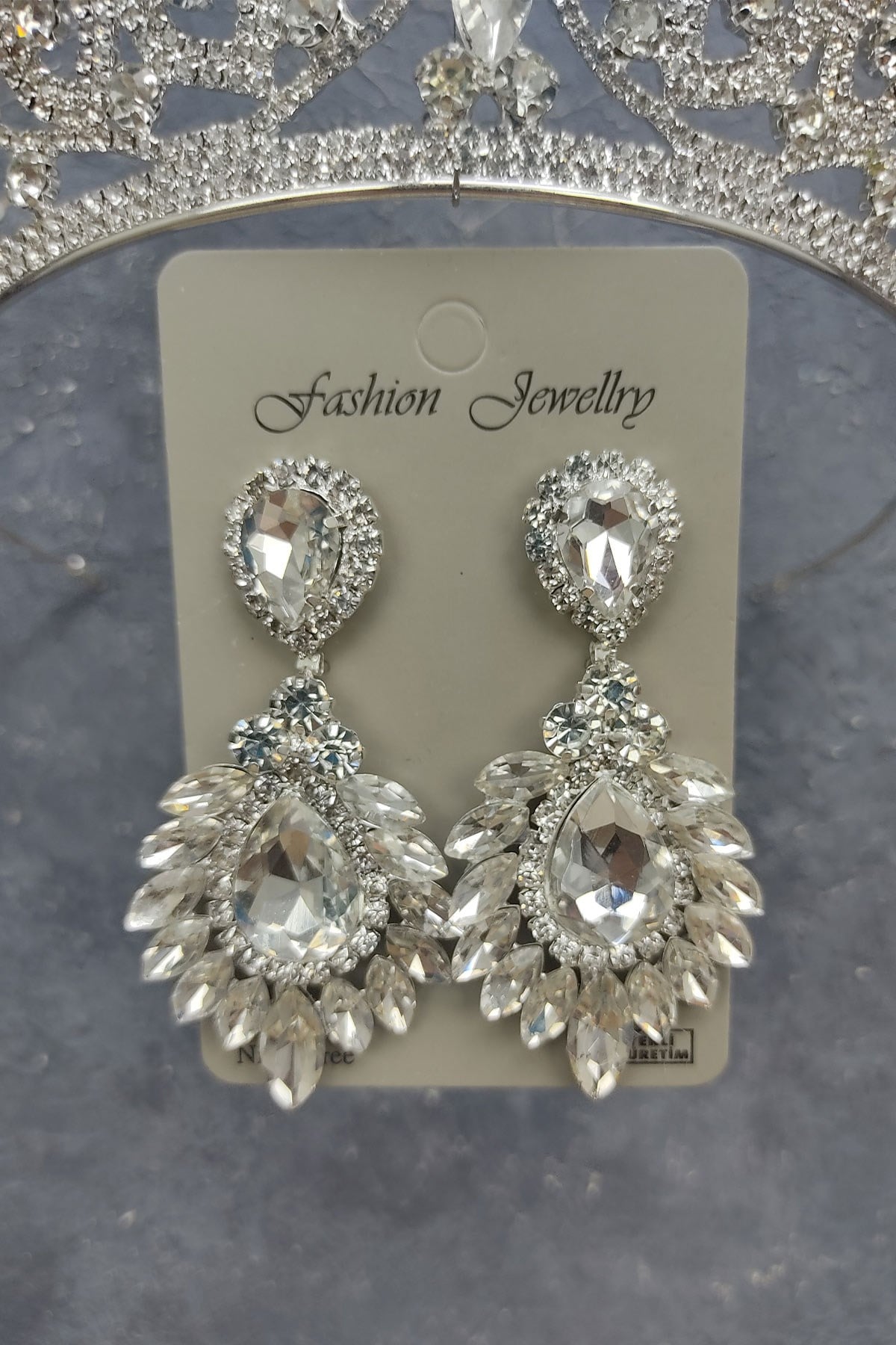 Lilya Model Bridal Crown And Drop Stud Earrings