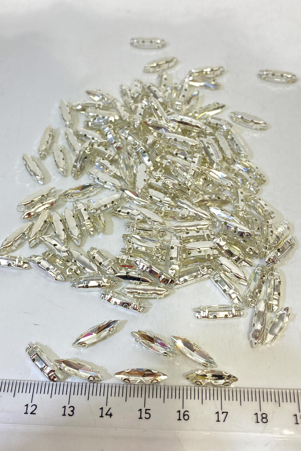 علبة معدنية مكوك بيوغلو ستون 4*15 خرز خياطة 10 قطع