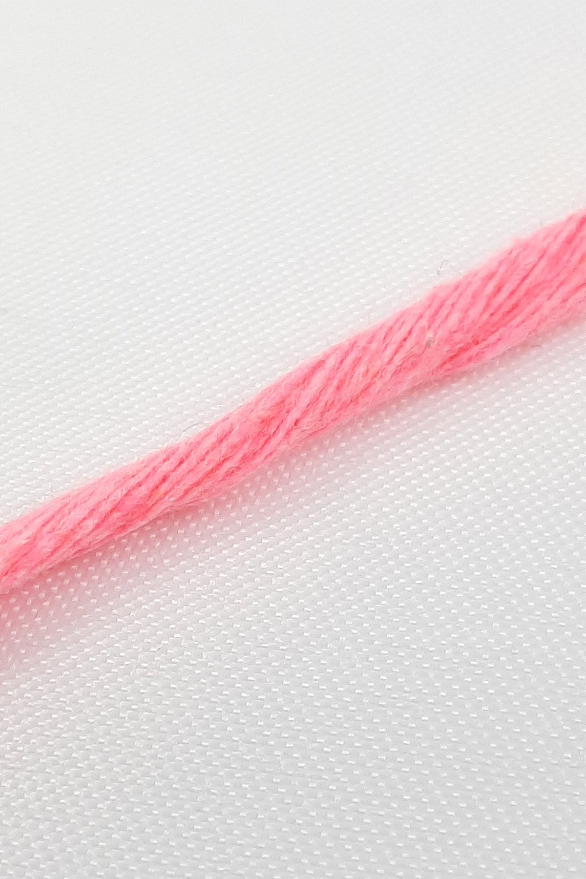 Neon Pembe İnce Büklüm Makrome