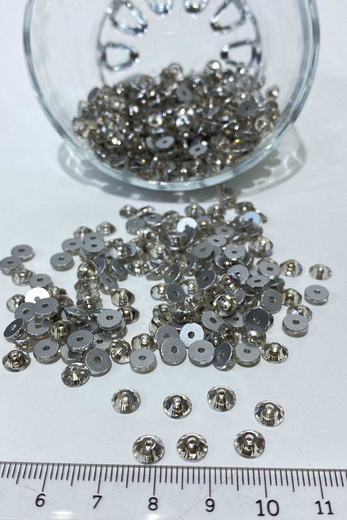 Ortası Delikli Dikme Kristal Sworovski Parlak Cam Boncuk 1 No 10 gr