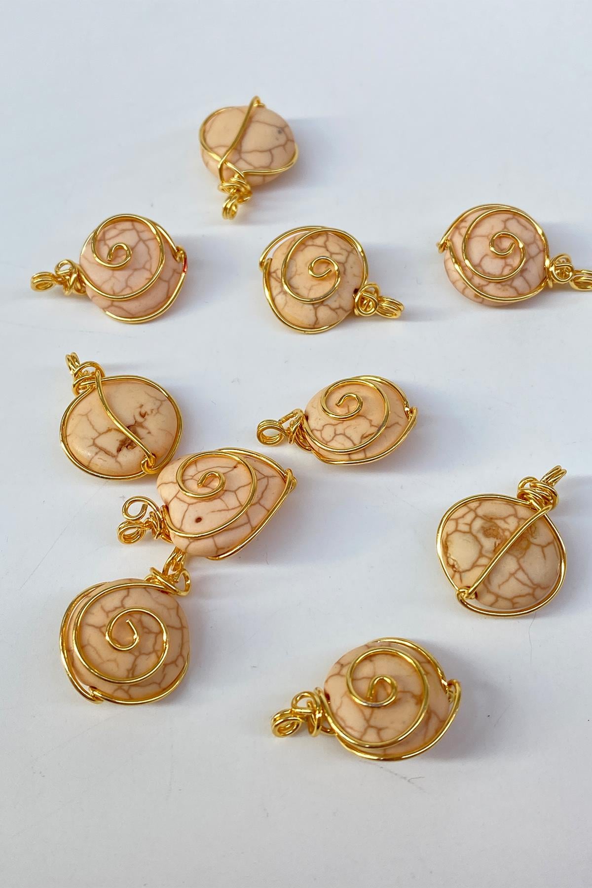 Oval Dogal Taşlı Gold Detaylı Kolye Ucu