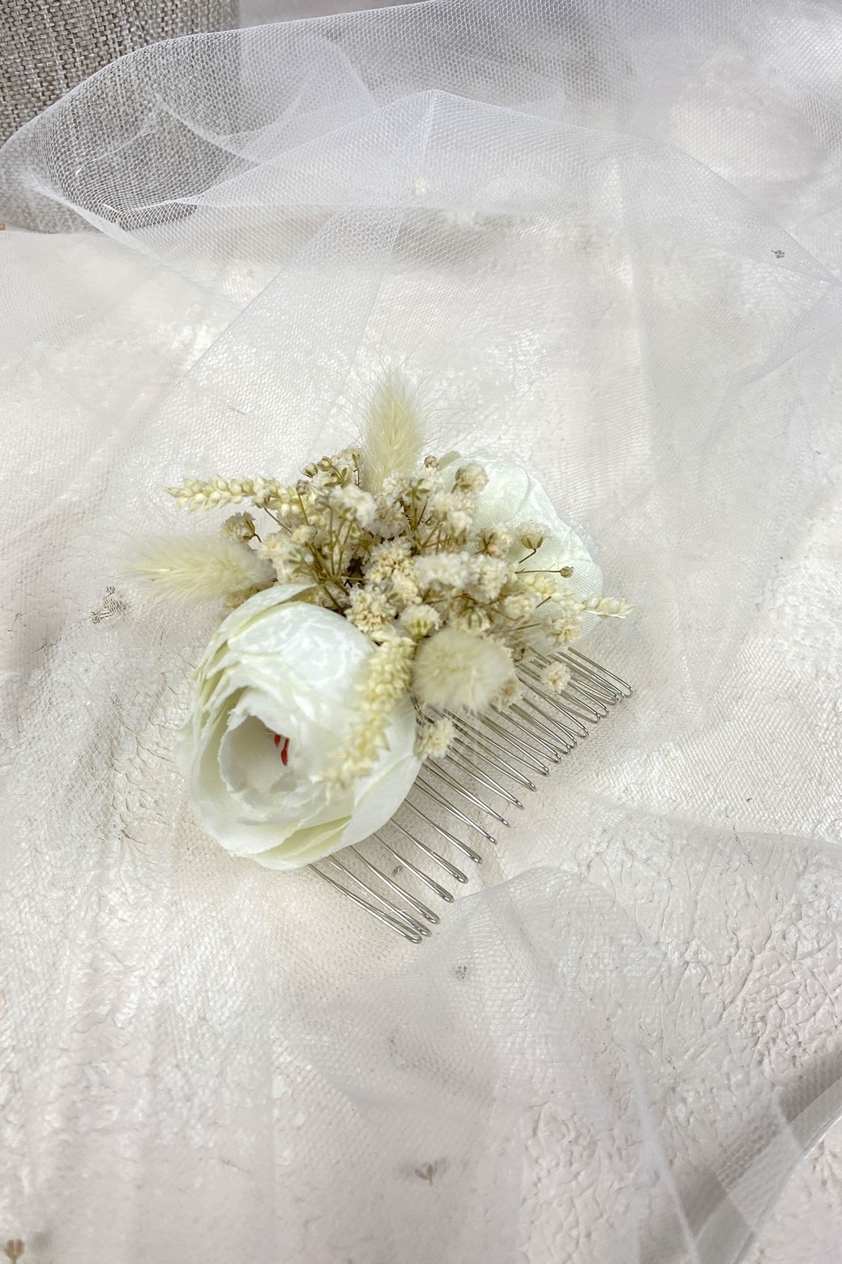 Pamuk Otlu Cipso ve Yapay Çiçek Taraklı Saç Tokası Aksesuar