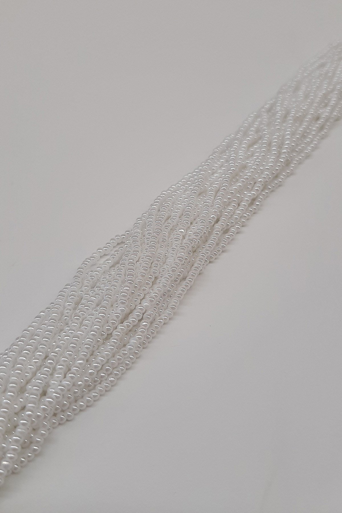 الخرز الرمل سلسلة بيضاء لامعة